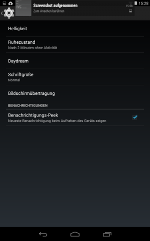 Im Laufe des letzten Jahres haben die PA-Programmierer einige praktische Zusatzfunktionen eingebaut - beispielsweise Peek, das eingehende Nachrichten auf dem Sperrbildschirm anzeigt. (Screenshot: Golem.de)